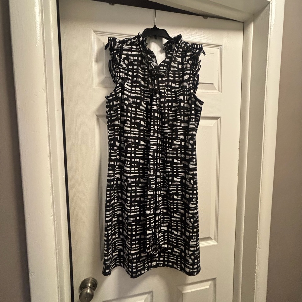 Signature by Robbie Bee Monochrome Patterned Top